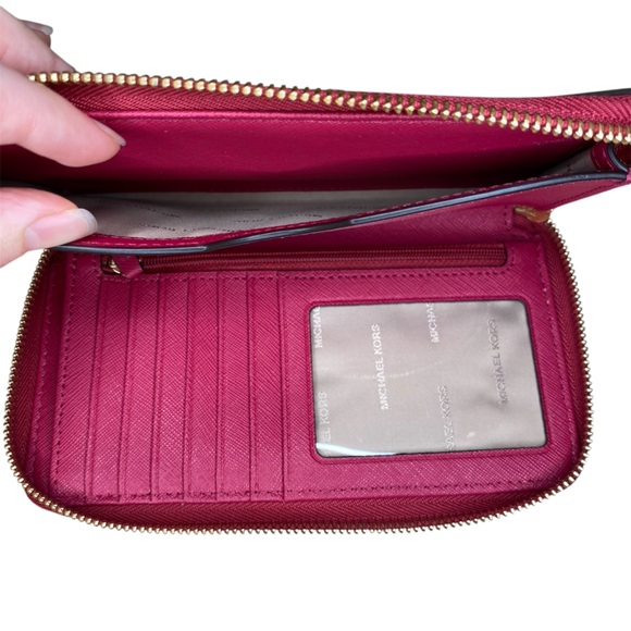 Michael Kors Jet Set Travel Large Smartphone Wristlet Wallet in Cranberry - Picture 6 of 10